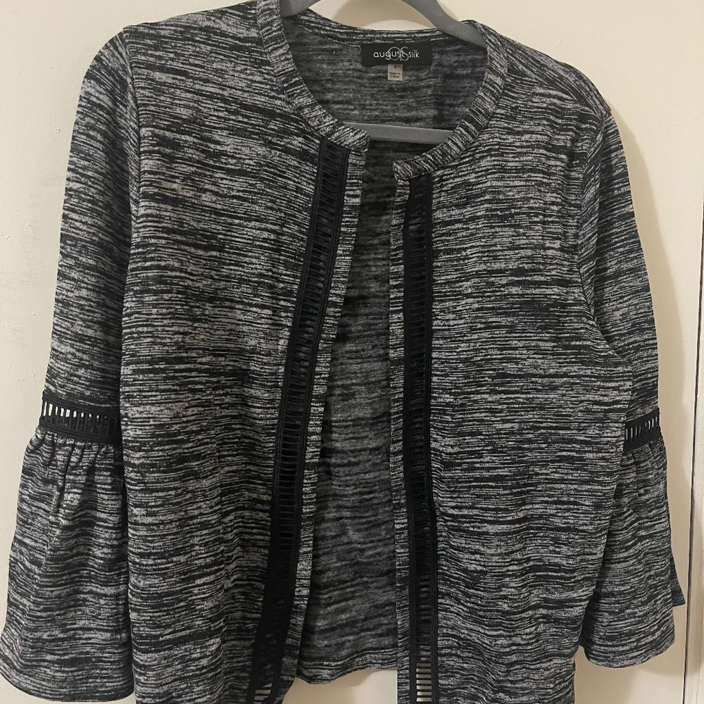 August Silk Women’s Dressy Top Size Small. Amazing quality. Black and grey.